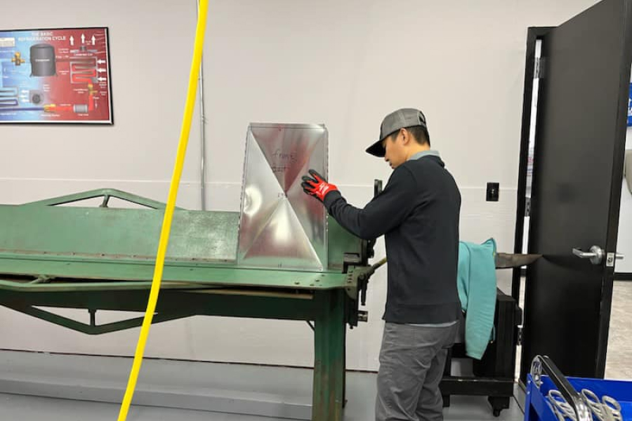 hvac-technicial-duct-training-class.jpg